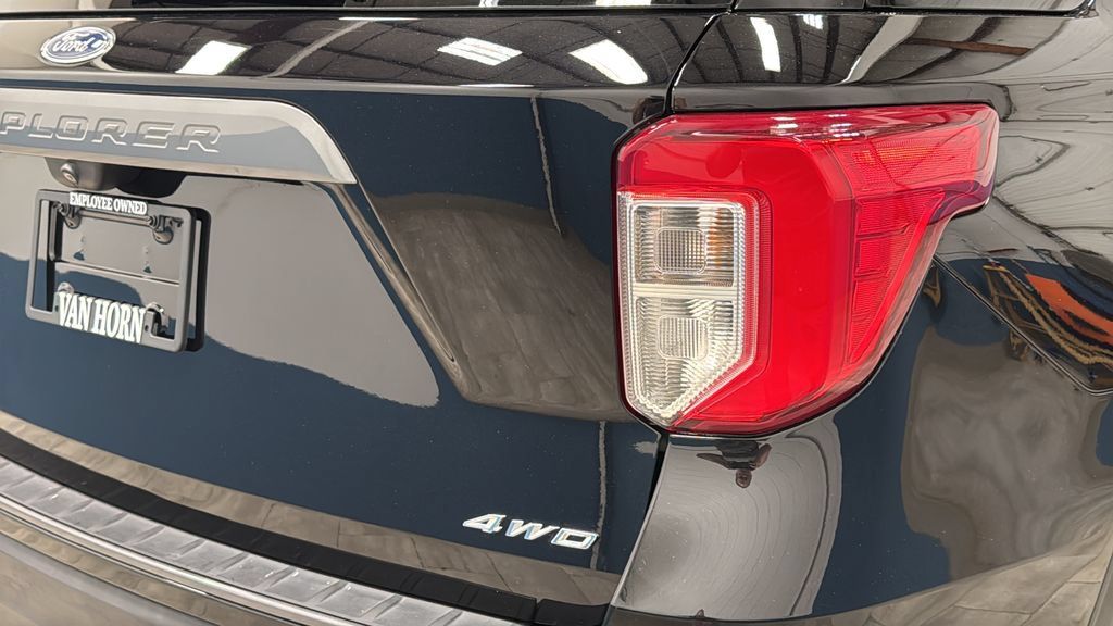 Used 2023 Ford Explorer XLT w/ Equipment Group 202A AWD/4WD image 40