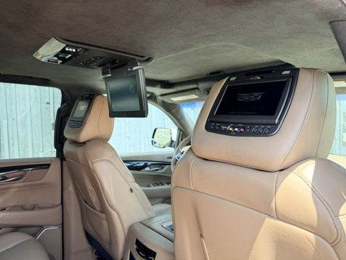 Used 2019 Cadillac Escalade Platinum AWD/4WD image 21