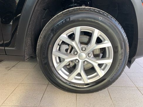 Used 2023 Jeep Grand Cherokee Limited AWD/4WD image 23