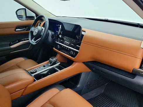 Used 2025 Nissan Pathfinder Platinum image 27