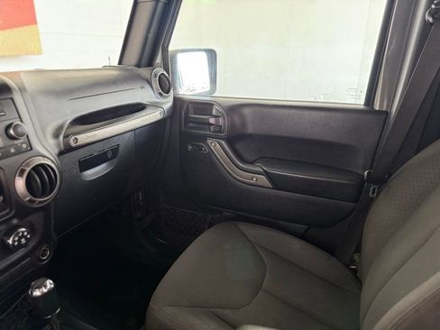 Used 2018 Jeep Wrangler Unlimited Sport S image 34