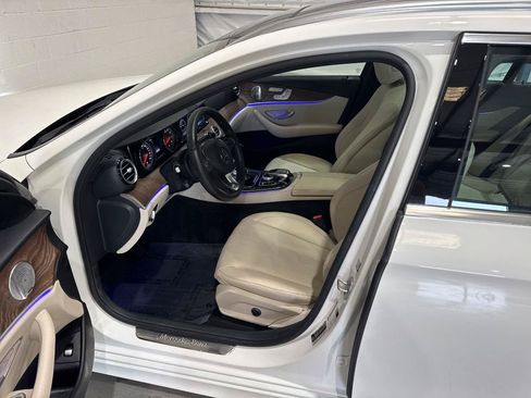 Used 2017 Mercedes-Benz E 400 4MATIC Wagon image 32
