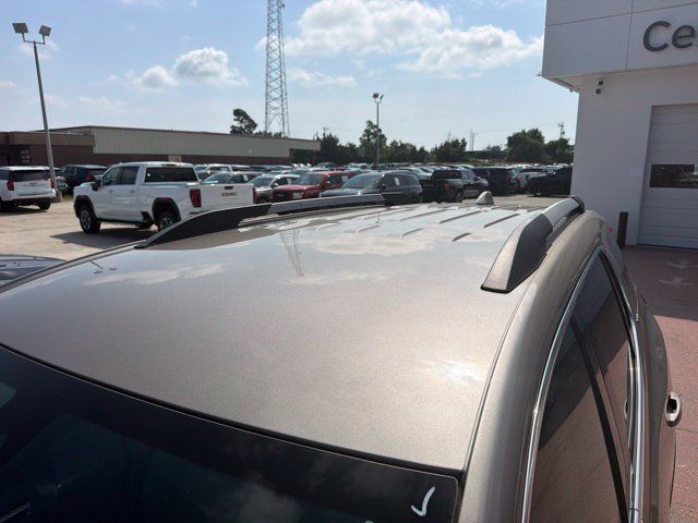 Used 2023 GMC Acadia SLT w/ LPO, Floor Liner Package FWD image 5