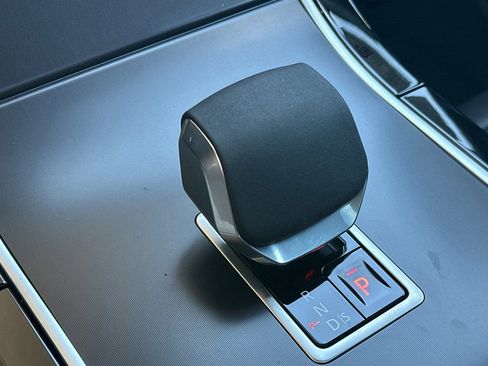 New 2026 Land Rover Range Rover Velar Dynamic SE image 17