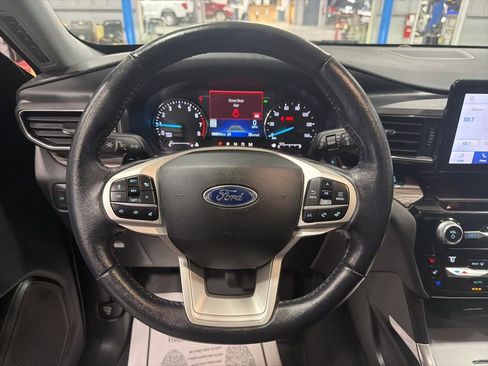 Used 2021 Ford Explorer Limited w/ Equipment Group 301A image 24