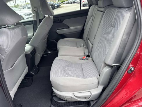 Used 2022 Toyota Highlander LE FWD image 20