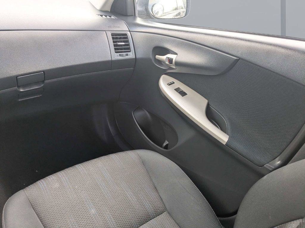 Used 2013 Toyota Corolla S FWD image 19