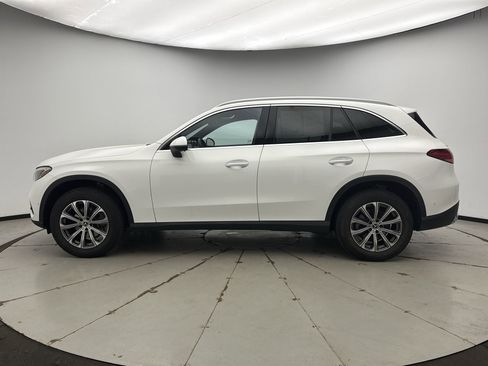 Used 2024 Mercedes-Benz GLC 300 4MATIC image 2