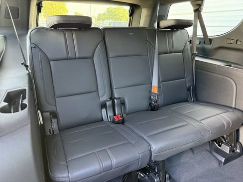Used 2024 Chevrolet Suburban RST w/ Luxury Package RWD image 29