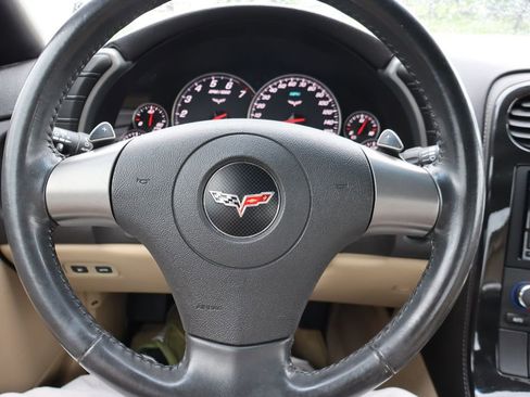 Used 2007 Chevrolet Corvette Coupe w/ Performance Package RWD image 6