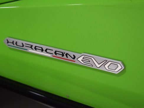 Used 2020 Lamborghini Huracan EVO image 14