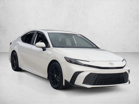 Certified 2025 Toyota Camry SE image 3