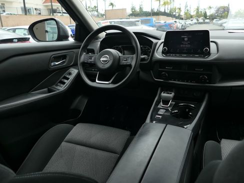 Used 2024 Nissan Rogue SV FWD image 24