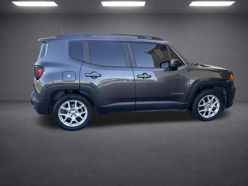 Used 2021 Jeep Renegade Latitude FWD image 16
