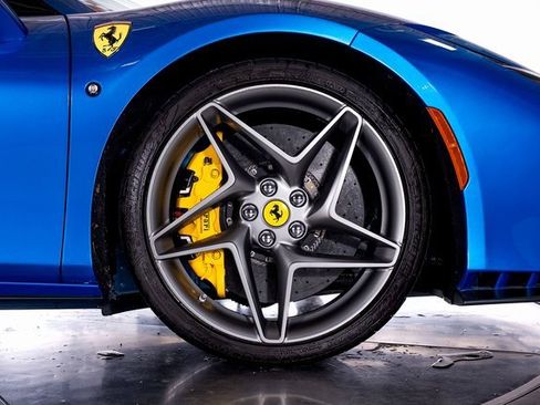 Used 2023 Ferrari F8 Tributo image 19