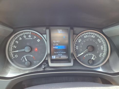 Used 2021 Toyota Tacoma TRD Off-Road w/ Technology Package AWD/4WD image 14