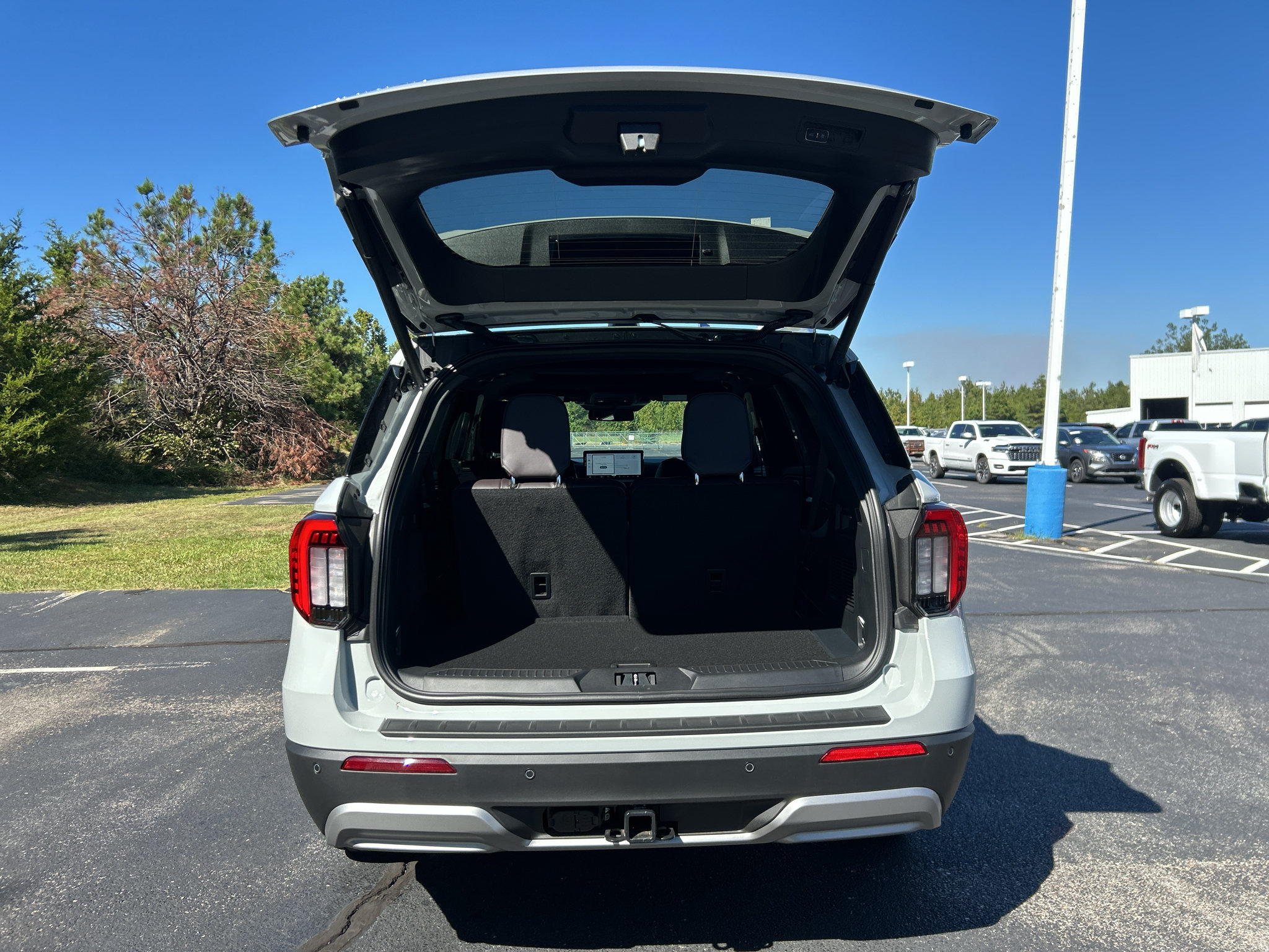 New 2027 Ford Explorer Platinum RWD image 23