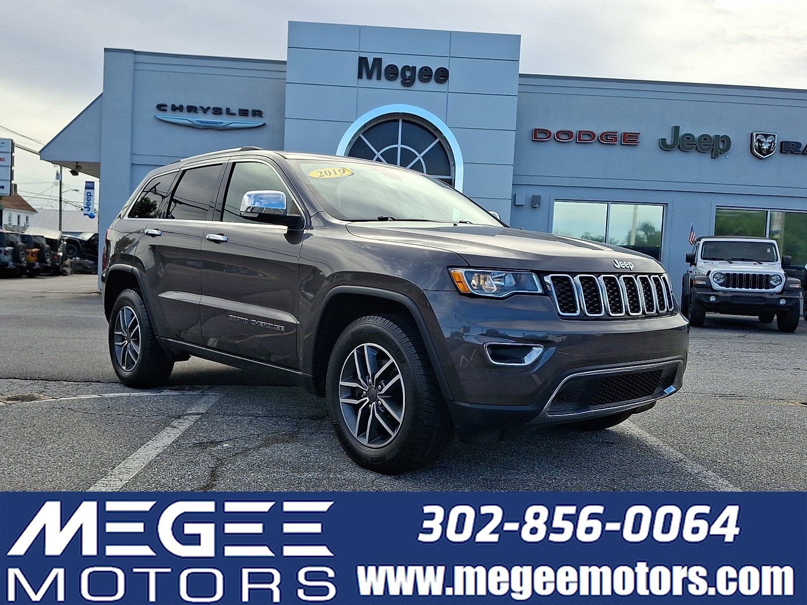 Used 2019 Jeep Grand Cherokee Limited AWD/4WD image 1