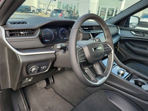 New 2025 Jeep Grand Cherokee L Altitude image 8