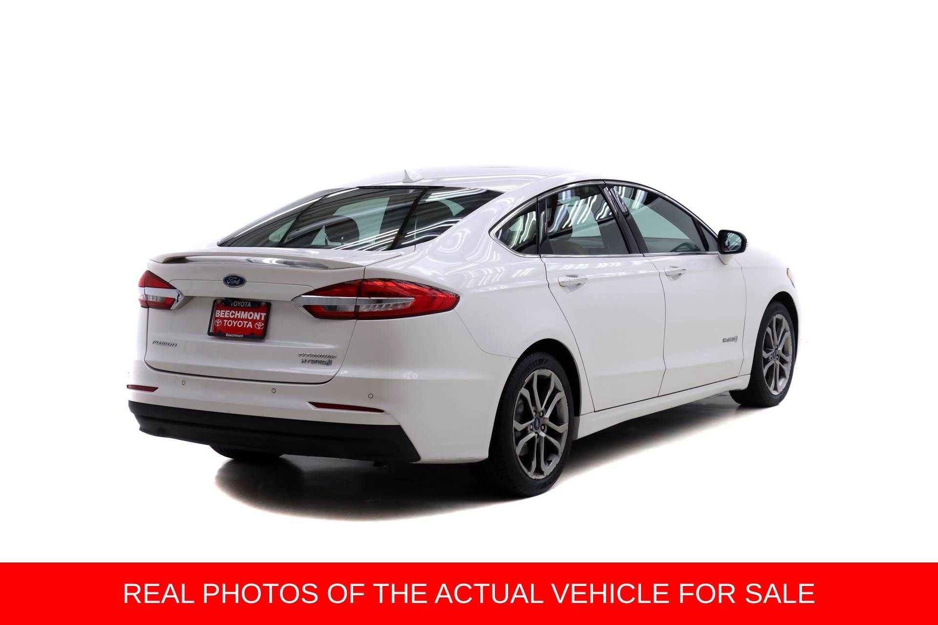 Used 2019 Ford Fusion Titanium FWD image 2