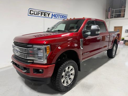 Used 2019 Ford F250 Platinum w/ Platinum Ultimate Package AWD/4WD image 2