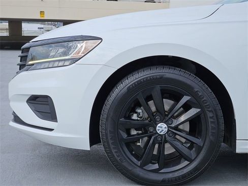 Used 2020 Volkswagen Passat 2.0T SE image 9