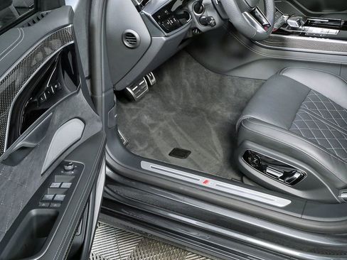 Used 2025 Audi S8 image 6