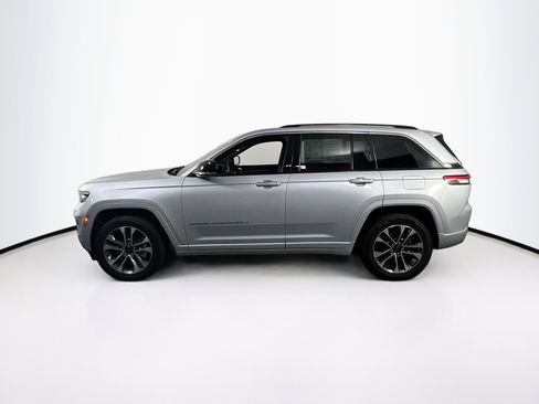 Used 2022 Jeep Grand Cherokee Overland w/ Luxury Tech Group IV AWD/4WD image 8