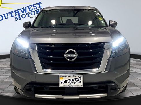 Used 2025 Nissan Pathfinder SL image 2