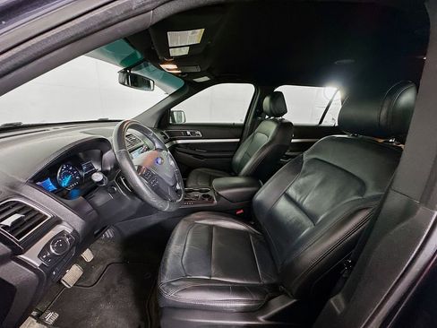 Used 2017 Ford Explorer XLT w/ Equipment Group 202A image 21