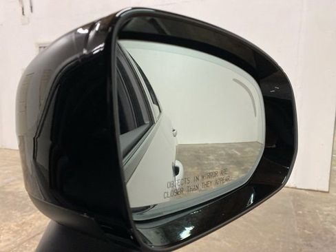 Used 2025 Volvo XC60 B5 Core image 89