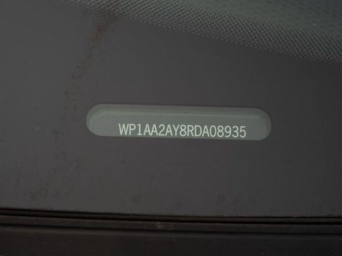 Certified 2024 Porsche Cayenne AWD/4WD image 31