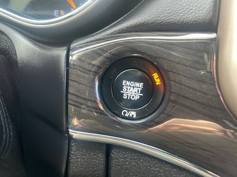 Used 2017 Jeep Grand Cherokee Overland w/ Jeep Active Safety Group image 30