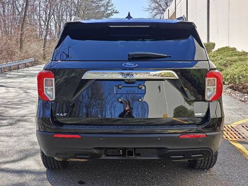 Used 2020 Ford Explorer XLT w/ Comfort Package image 4