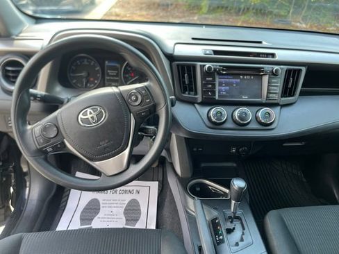 Used 2017 Toyota RAV4 LE FWD image 19