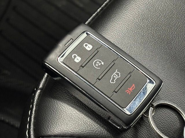 Used 2024 Jeep Grand Cherokee Limited w/ Black Appearance Package AWD/4WD image 38