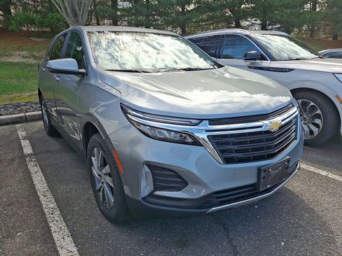 Used 2023 Chevrolet Equinox LT image 3