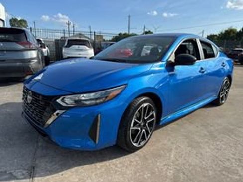 Used 2025 Nissan Sentra SR FWD image 5