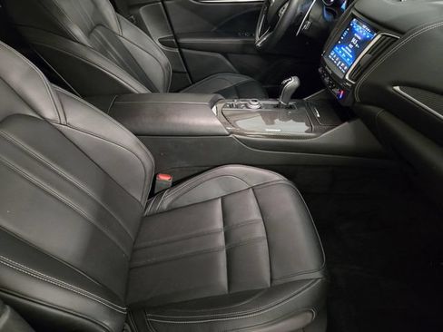 Used 2017 Maserati Levante S AWD/4WD image 3
