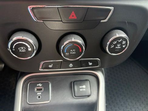 Used 2018 Jeep Compass Latitude w/ Cold Weather Group FWD image 27