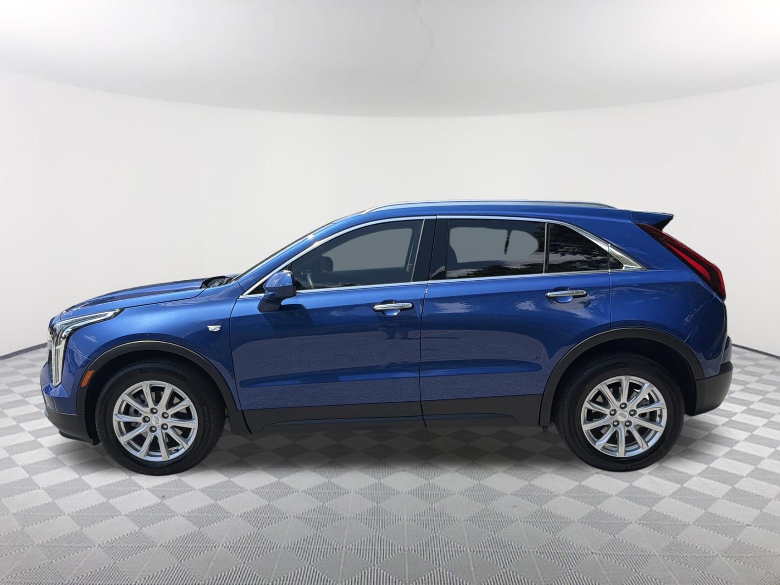 Certified 2023 Cadillac XT4 Luxury w/ Cold Weather Package FWD image 9