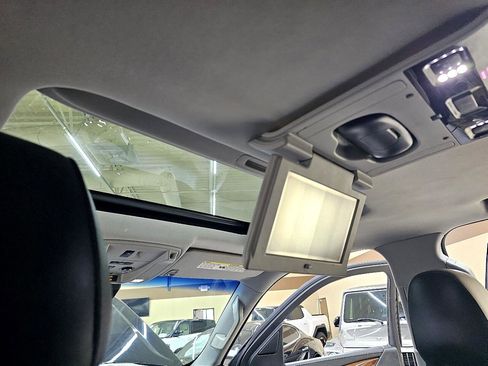 Used 2017 Cadillac Escalade ESV Premium Luxury image 41