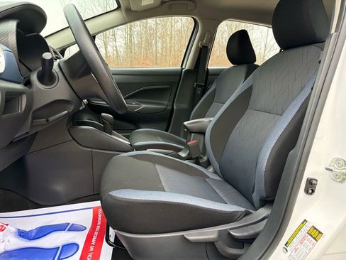 Used 2025 Nissan Versa SV image 28