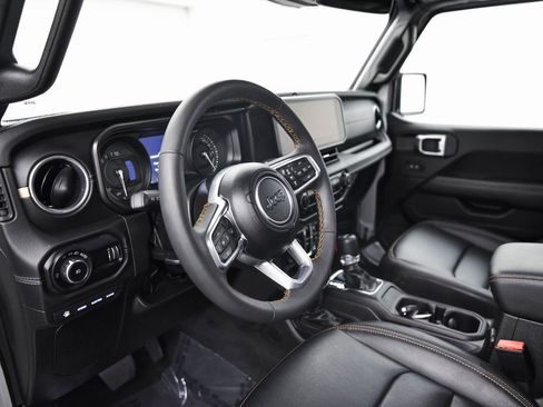 Used 2024 Jeep Wrangler Unlimited Sahara w/ Technology Group image 15