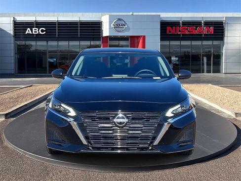 Used 2025 Nissan Altima 2.5 S image 2