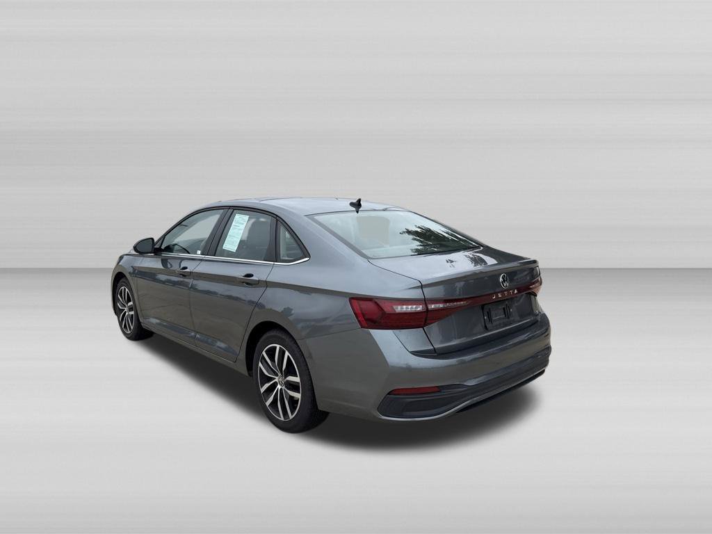 Used 2025 Volkswagen Jetta SE FWD image 7