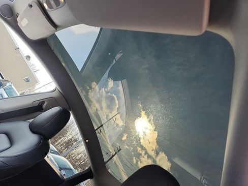 Used 2022 Tesla Model Y Long Range image 19