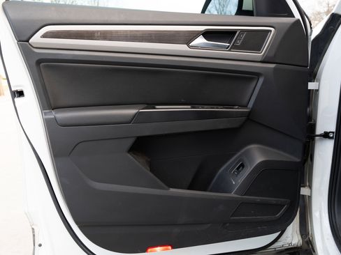 Used 2020 Volkswagen Atlas SE image 34