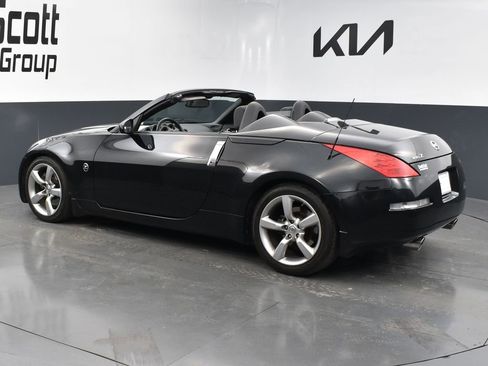 Used 2007 Nissan 350Z Touring image 3