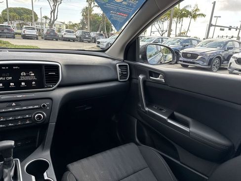 Used 2022 Kia Sportage LX image 16